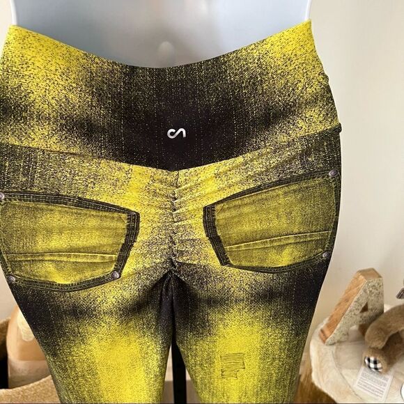 CANOAN - SCRUNCH BOOTY LEGGING - YELLOW JEANS PRINT (P/S) - Picture 5 of 11